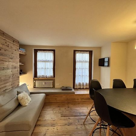 Maison Les Amis Du Bois Courmayeur Exteriör bild