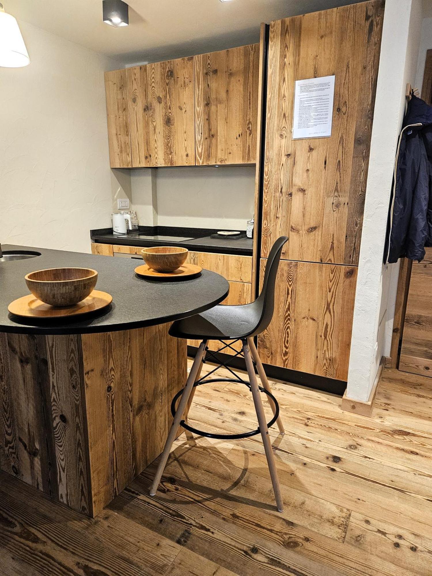 Maison Les Amis Du Bois Courmayeur Exteriör bild