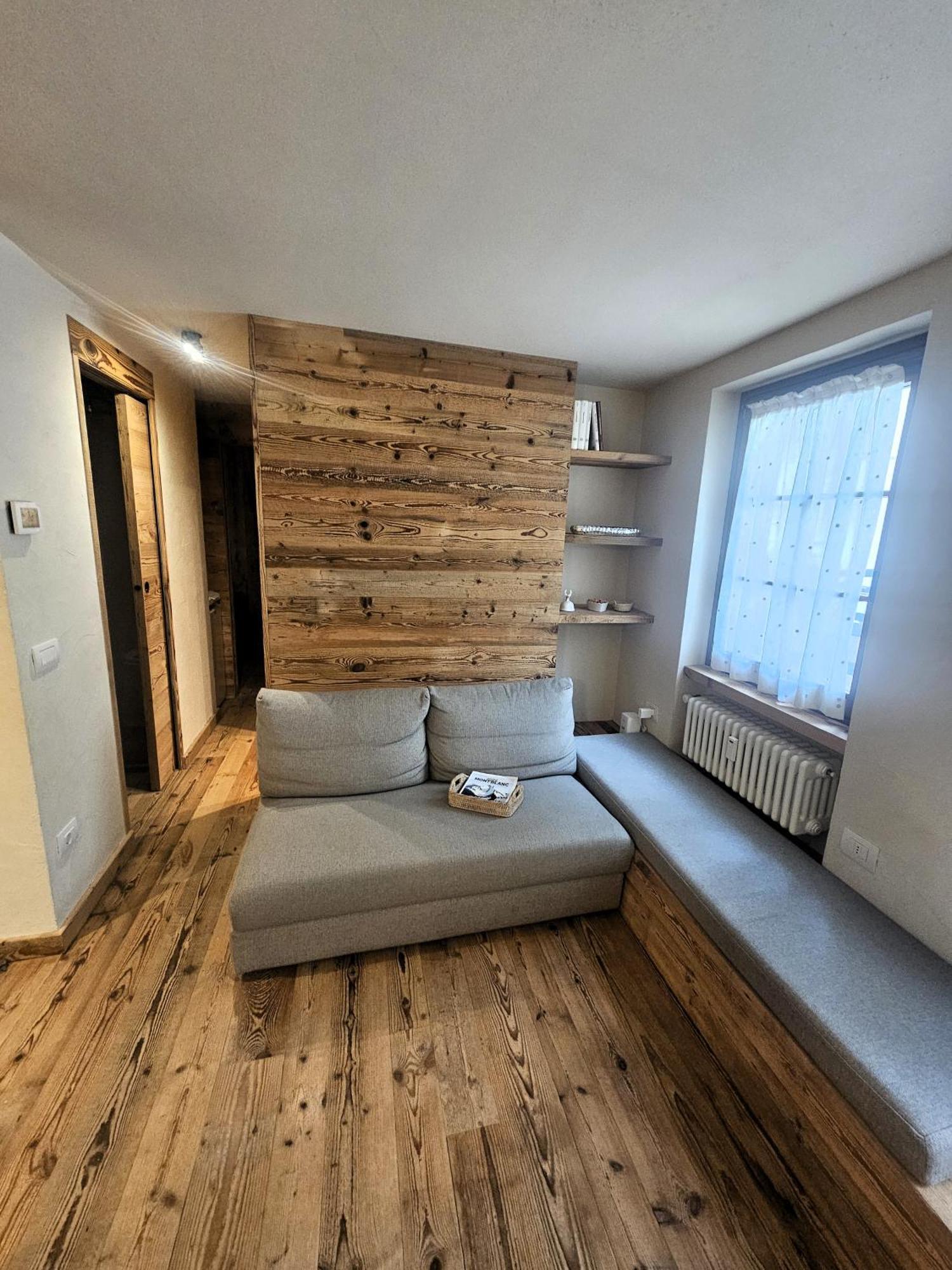 Maison Les Amis Du Bois Courmayeur Exteriör bild