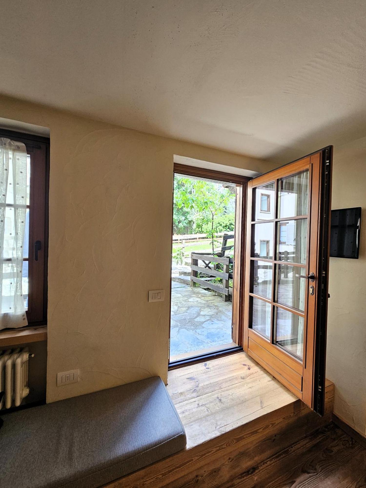 Maison Les Amis Du Bois Courmayeur Exteriör bild