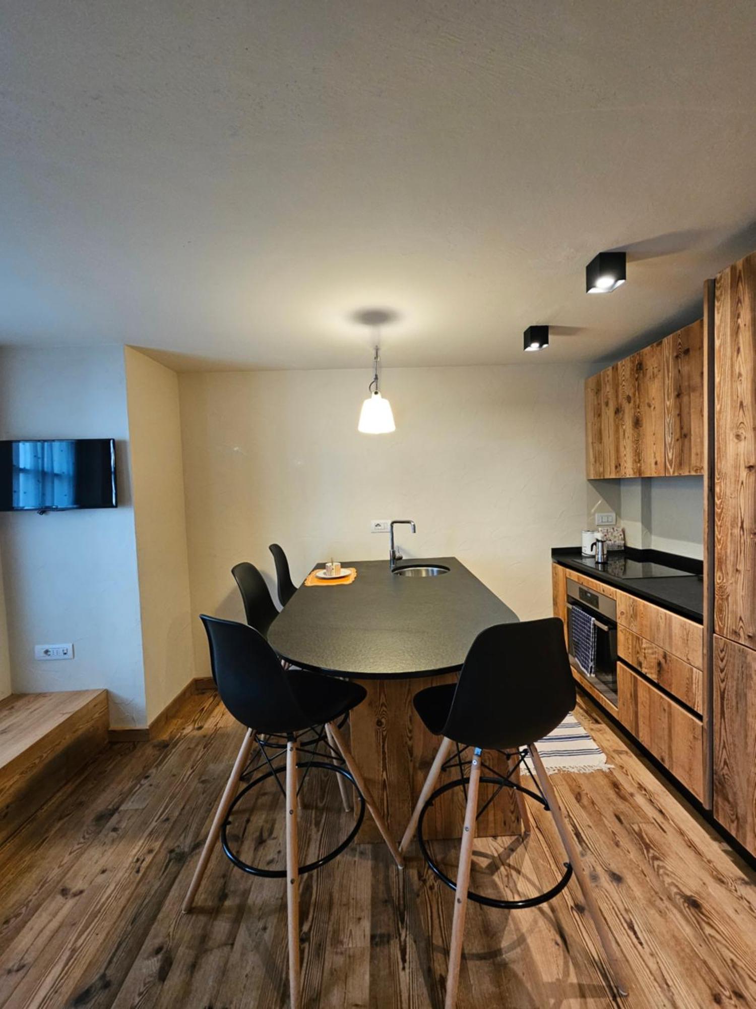 Maison Les Amis Du Bois Courmayeur Exteriör bild